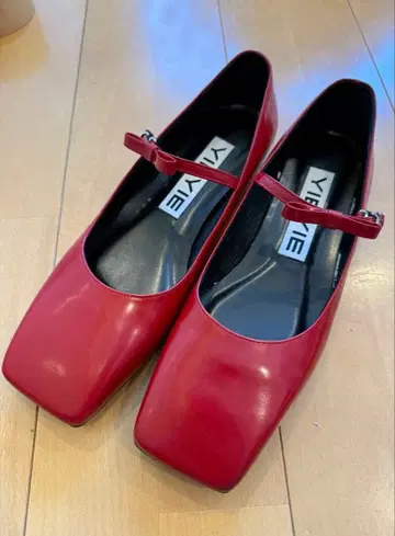 YIE YIE 빨간색 스퀘어토 펌프스 스트랩 플랫 슈즈