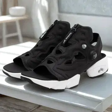 리복 인스타펌프 퓨리 샌들 지퍼 25cm 블랙