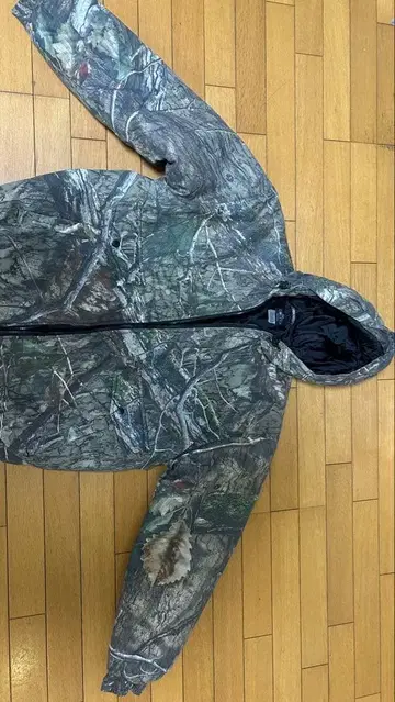 카모플라쥬 후드 부착 다운 자켓