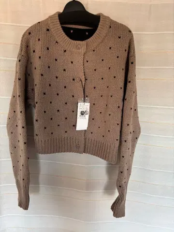 [ 미사용 새상품 ] 야마다야 베이지 도트 무늬 니트 가디건 vin