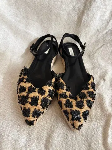 새상품급 CHEMBE 샌들 펌프스 35