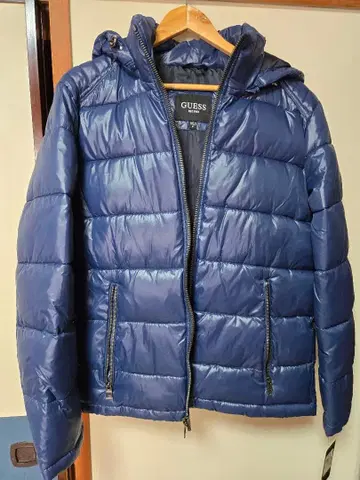 GUESS 네이비 다운 자켓 후드 부착
