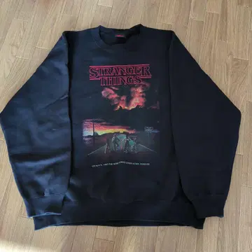 스트레인저 싱스 블랙 맨투맨 XL