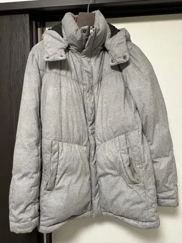 그레이 후드 부착 다운 자켓