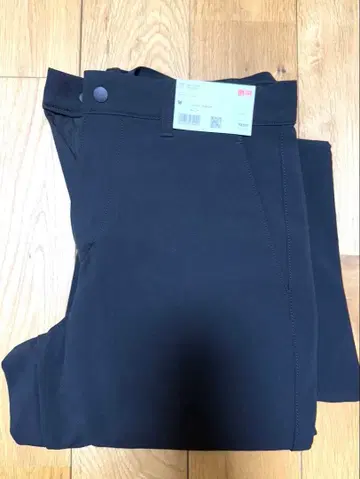 미사용 새상품 UNIQLO 웜 스트레치 팬츠 M 사이즈 블랙