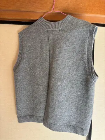 그레이 니트 베스트 백 플리츠