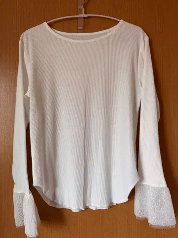 [새상품급] SLOBE IENA 화이트 긴팔 티셔츠 튤 소매 프릴