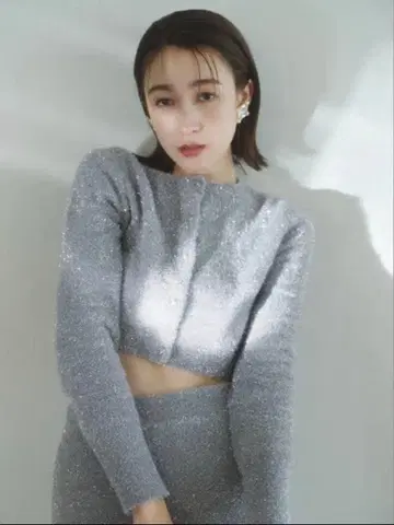 LILY BROWN 페더 라메 니트 크롭 가디건 스커트 세트