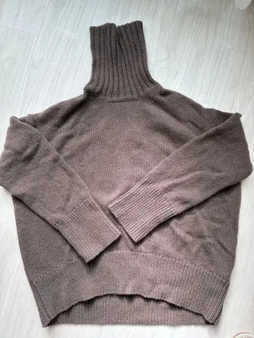 GALERIE VIE 파인 울 터틀넥 풀오버