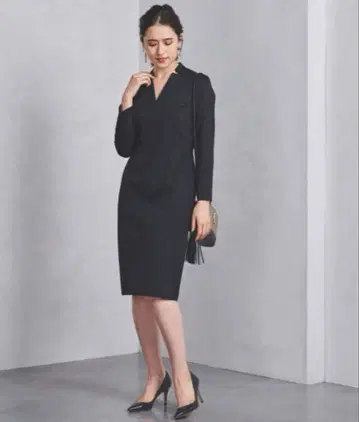 UNITED ARROWS V넥 타이트 원피스 정가 25,300엔