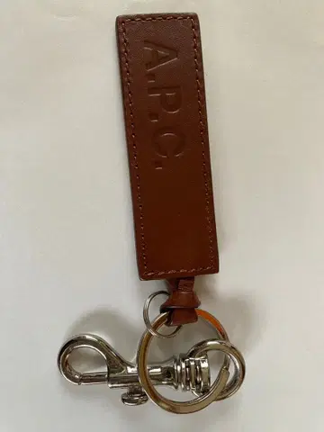 A.P.C. 가죽 키링