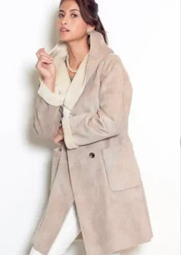 ROPE 후드 부착 베이지 무스탕 코트