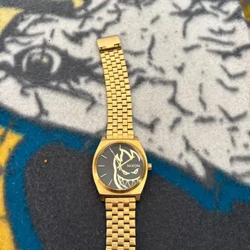 NIXON 골드 메탈 팔찌 시계