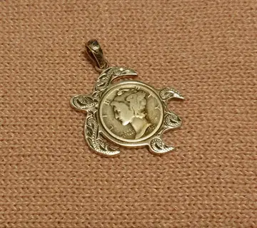 하와이안 주얼리 마키 호누와 코인 모양의 펜던트 탑 실버 925