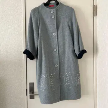 그레이 자수 디자인 롱 코트