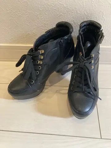 헤더 부티 블랙 레이스업 부츠 M 사이즈