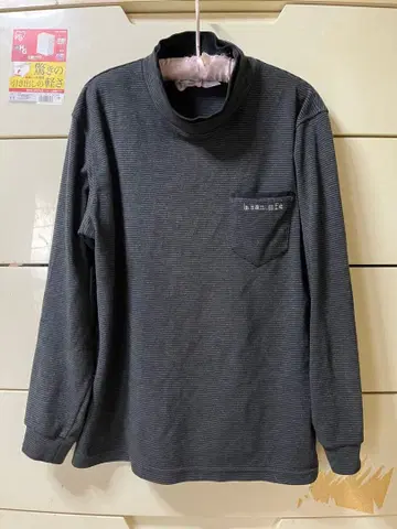 산타페 다크 그레이 스트라이프 하이넥 티셔츠