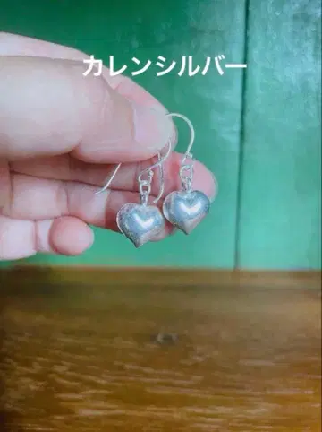 카렌 실버 하트형 귀걸이