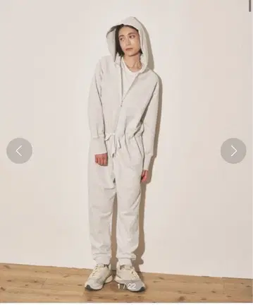 [ Audrey and John Wad ] 후드 부착 맨투맨 올인원