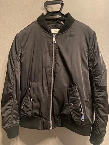 Calvin Klein 블랙 MA-1 자켓