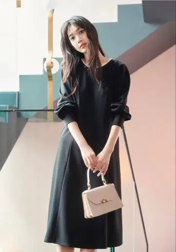 스트라 펄 장식 원피스