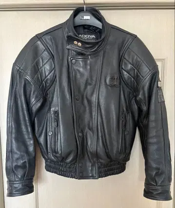 ADOVYA 블랙 가죽 라이더 자켓