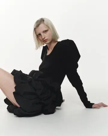 [택 포함 새상품] Bibiy. 비비이 EFFIE PUFF KNIT 블랙