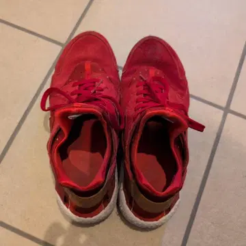 레드 스웨이드 하이컷 스니커즈