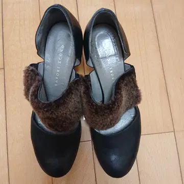 ECONO 가죽 퍼 하이힐 펌프스 24cm