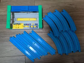 프라레일 레일과 역 건물 세트