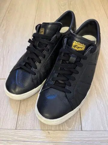 오니츠카타이거 스니커즈