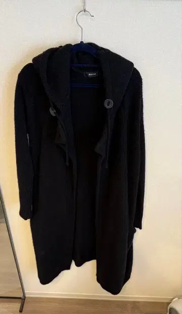ZUCCa 블랙 롱 코트 후드 부착
