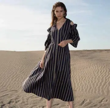 Arobe 스트라이프 패턴 오프숄더 원피스