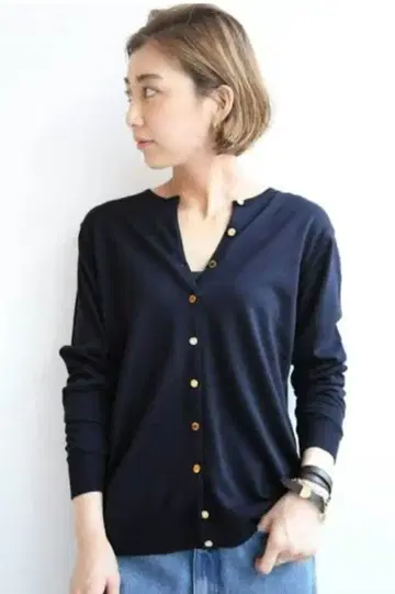 [ 미착용 ] MUSEDeuxiemeClasse 크루넥 가디건 골드 버튼