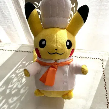 셰프 의류를 입은 피카츄 봉제 인형