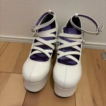 yosuke 펌프스 화이트 블랙 미사용 새상품급