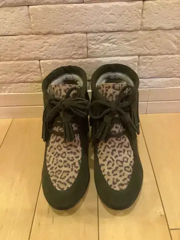 올리브 그린 프린지 숏부츠