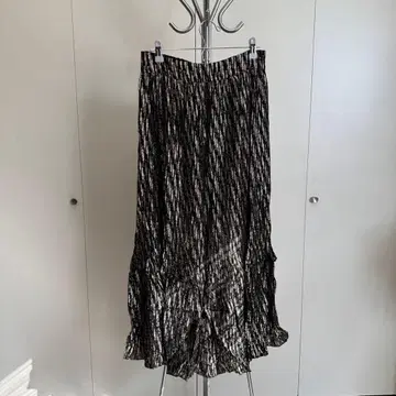 zara 샤이니 프릴 스커트