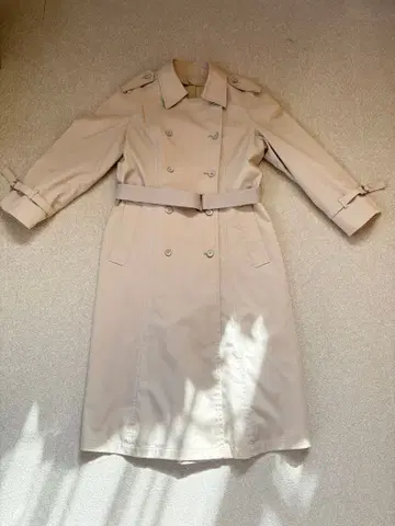 남성용 베이지 트렌치코트