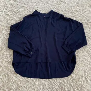 새상품급 선착순 어반 리서치 긴팔 블라우스 프리 사이즈 네이비