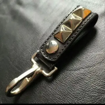 피라미드 스터드 벨트 루프 키링