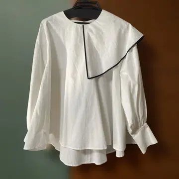 Gen 화이트 비대칭 옷깃 셔츠