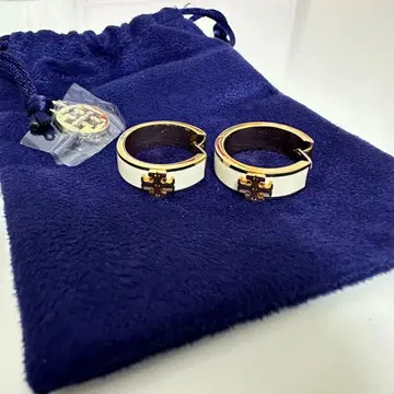 토리버치 화이트 골드 후프 귀걸이