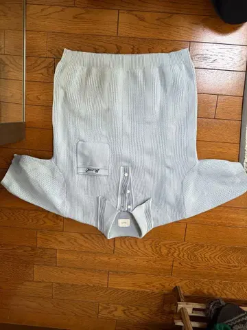 BLESSU 스카이블루 니트 셔츠