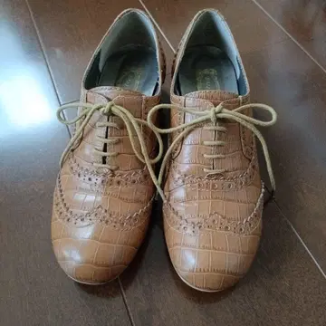 브라운 크로커다일풍 레이스업 슈즈