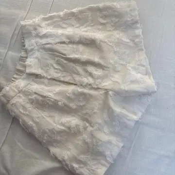 다이아그램 화이트 플라워 자수 레이스 숏팬츠