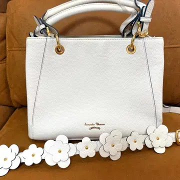 Samantha Thavasa 사만다 타바사 화이트 핸드백