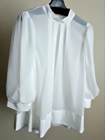 화이트 쉬폰 벌룬 슬리브 블라우스