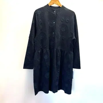 다크 블루 긴팔 원피스 플레어 실루엣