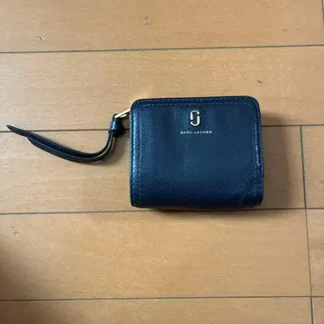 MARC JACOBS 네이비 이단 접이식 지갑